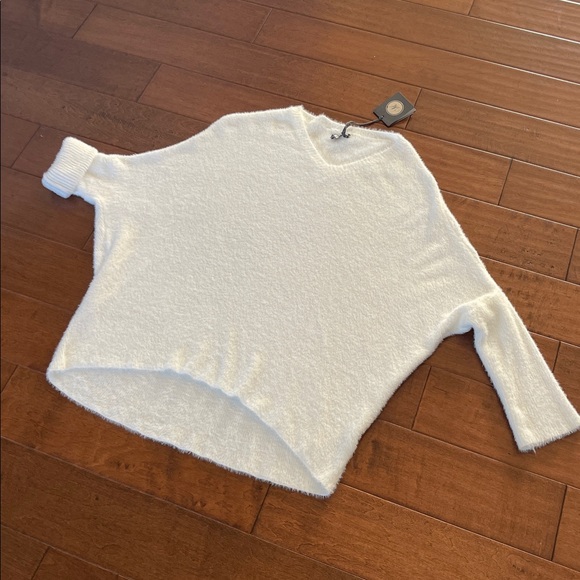 M MADE IN ITALY | Cream Fuzzy Batwing V-Neck Sweater | XL | NWT - Picture 16 of 17